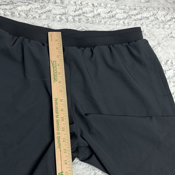 Fabletics The 9” Fundamental Short 11 with 4-way stretch Black Shorts XL - Picture 8 of 9